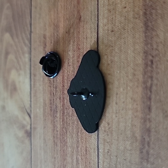 Pompompurin Enamel Lapel Brooch Pin Accessory - Picture 3 of 6